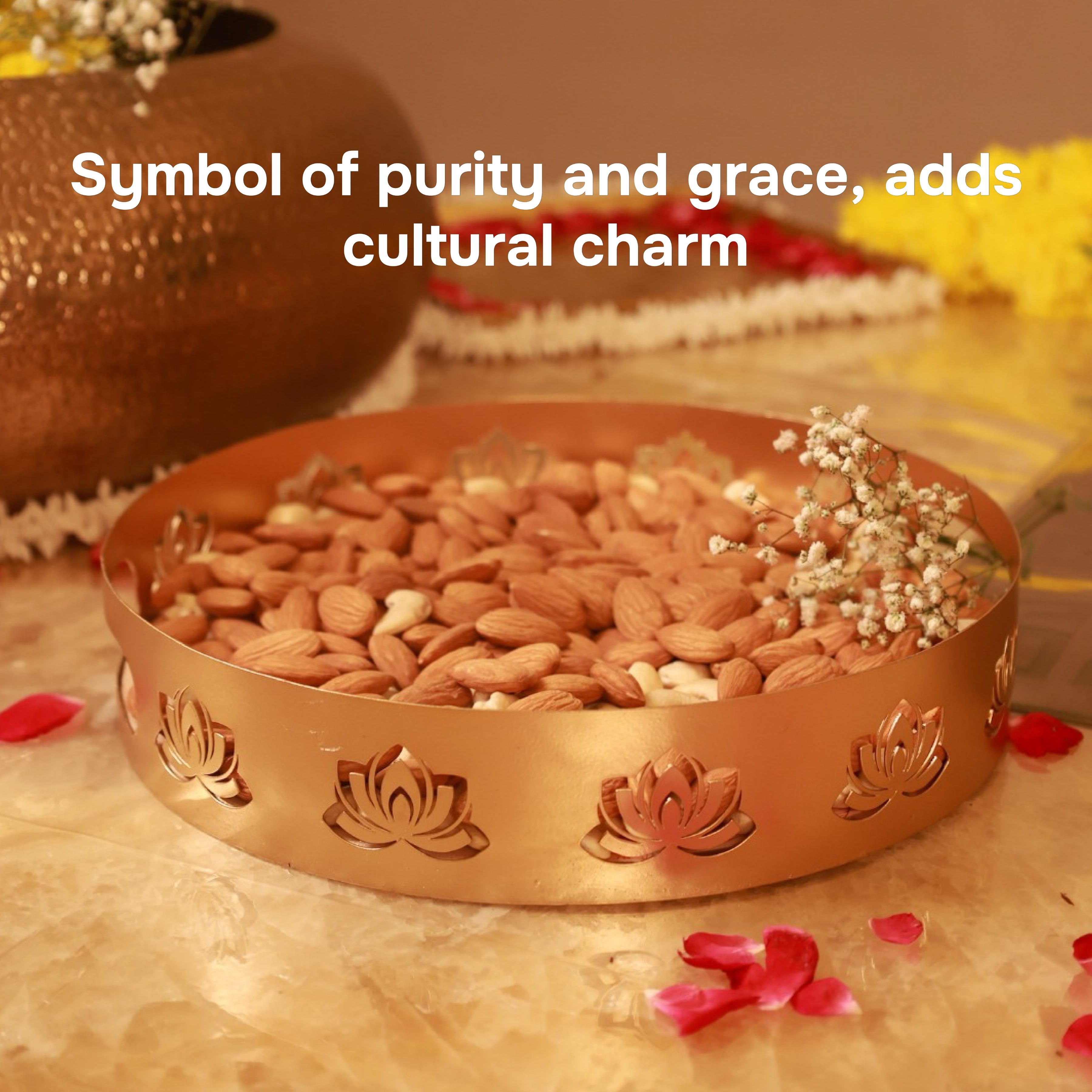 Round Serving Tray with Leaf Motif