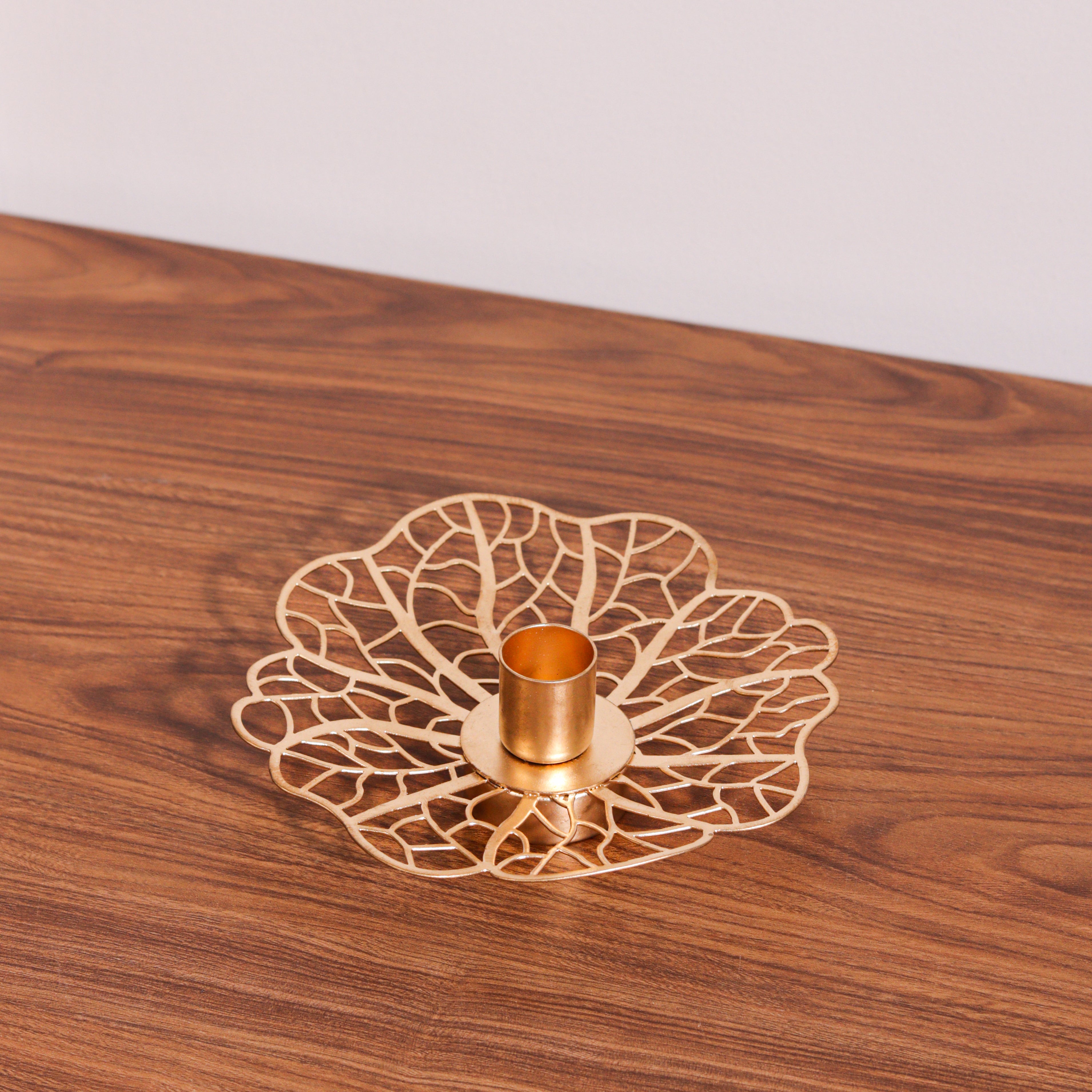 Elegant Flower Candle Holder – Floral Metal Tealight Stand