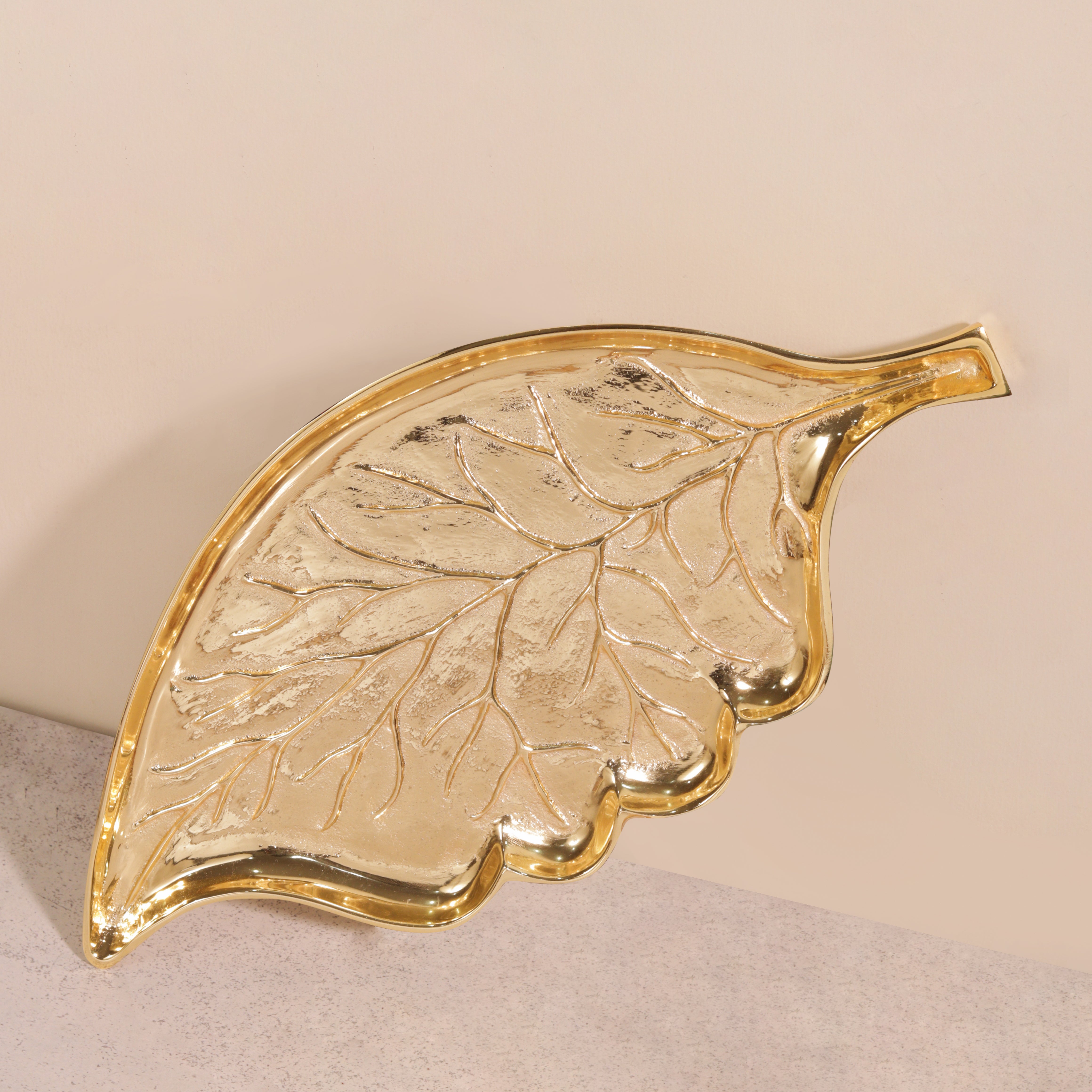 Aluminium Home Craft Branch and Leaf Serving Deep Designer Tabletop Platter for Multipurpose Use's
