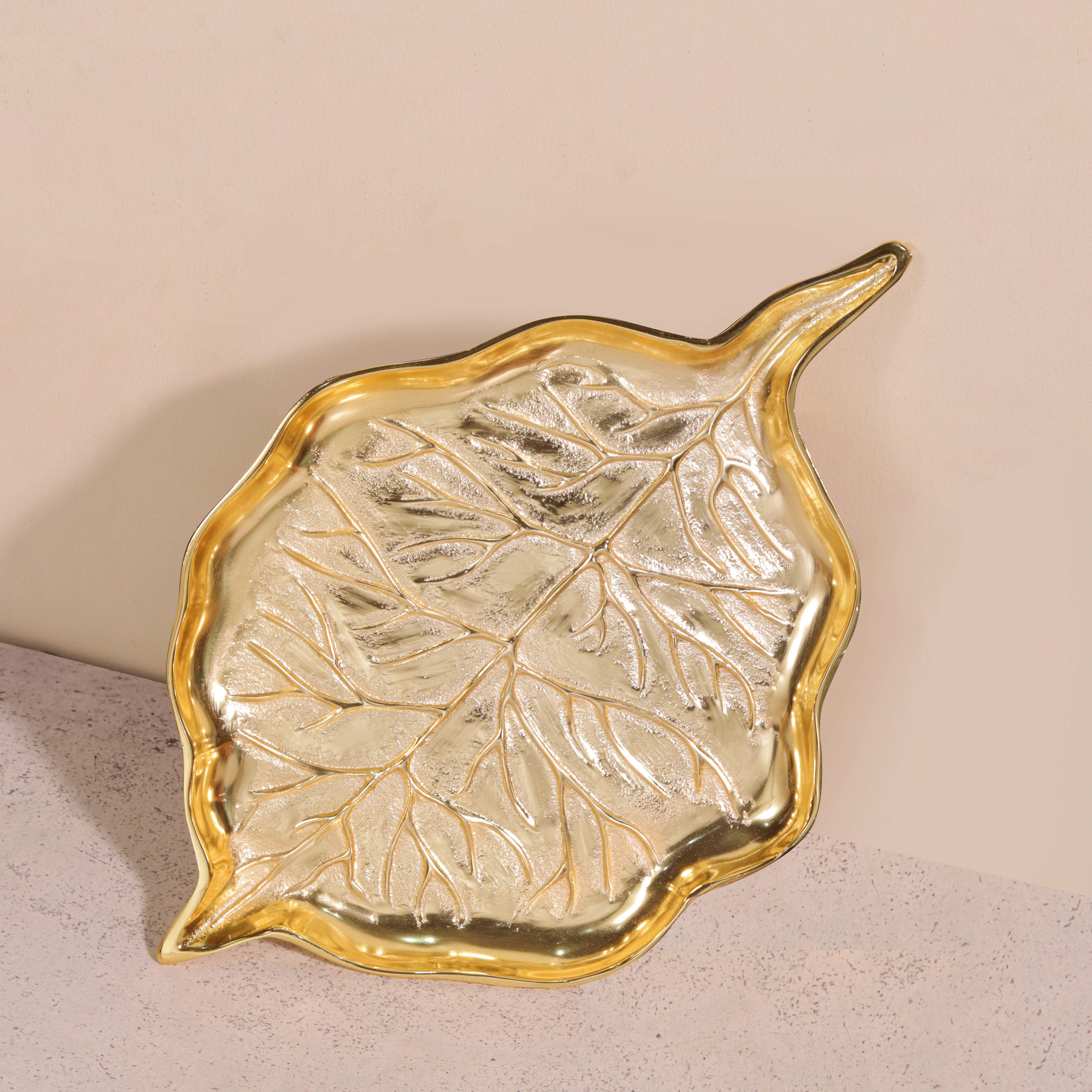 Veined Rooted platter